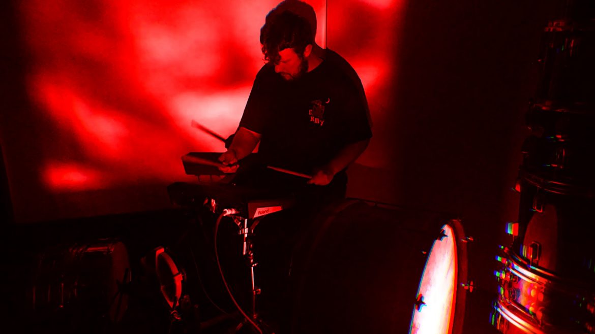 concierto de triangulo de amor Bizarro